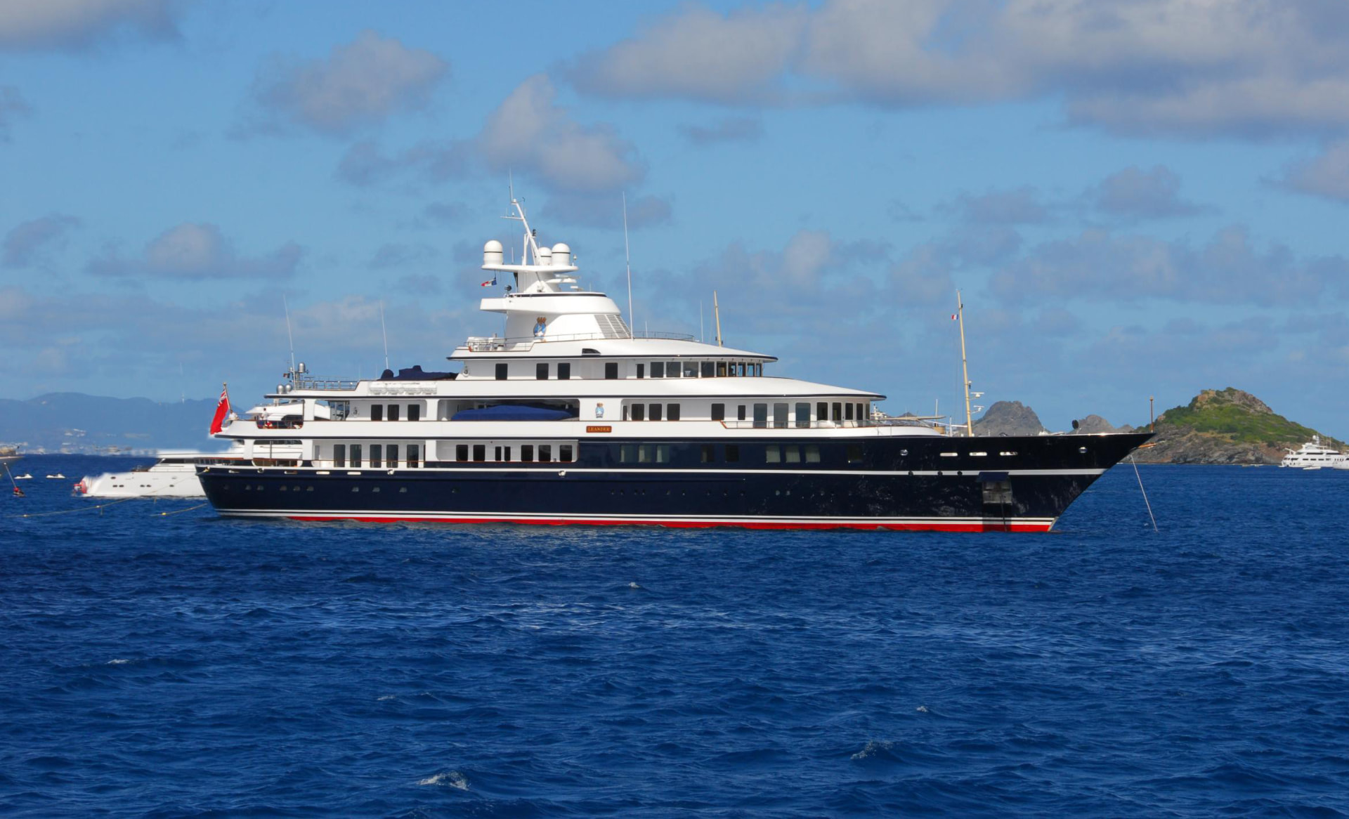 75 m motor yacht